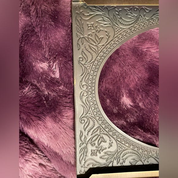 Vintage Craft Inc Embossed Metal Freestanding or Hanging Picture Frame - Picture 5 of 15